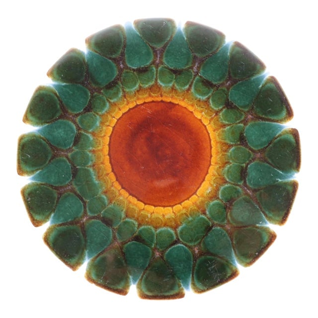 Mid-Century Ceramic Trivet Hot Plate by Noted English Ceramicist Alan Wallwork: Mid-Century Ceramic Trivet Hot Plate by Noted English Ceramicist Alan Wallwork Cool ceramic trivet hot plate by noted English ceramicist Alan Wallwork featuring a green tone circular border with two t