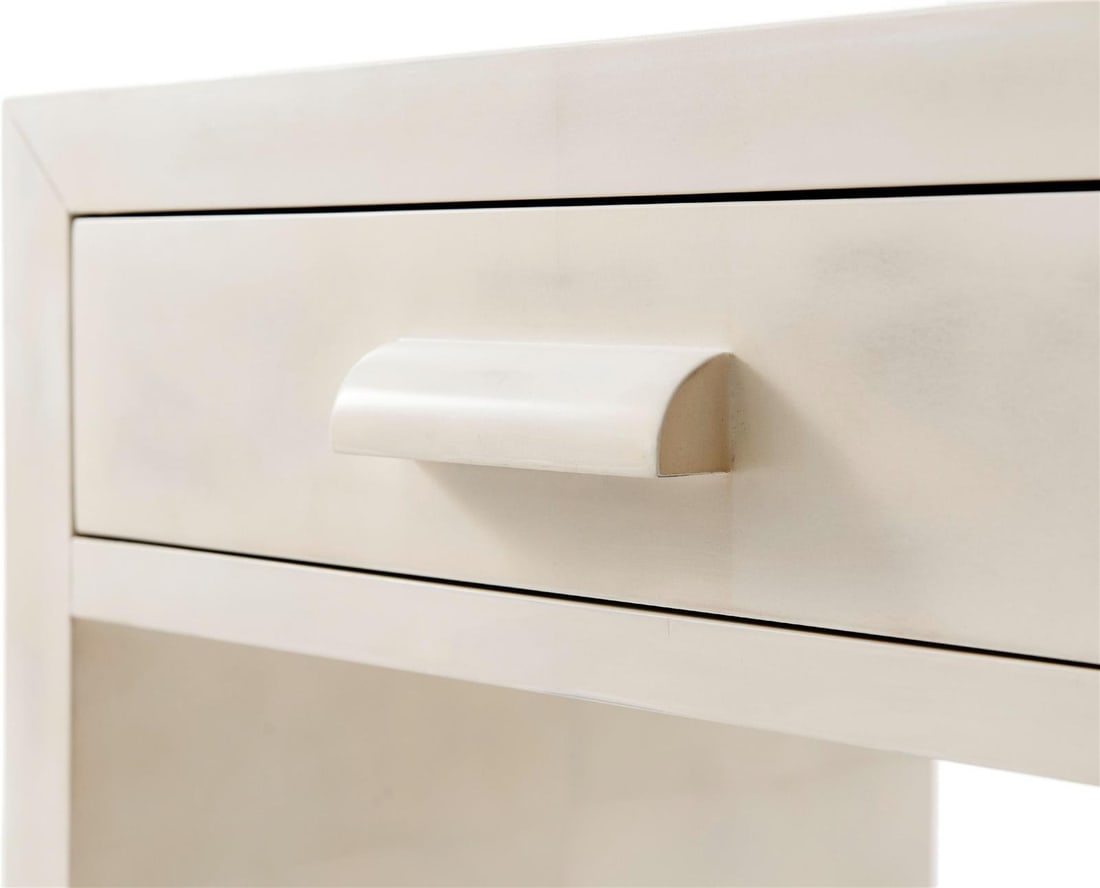 Contemporary Hand-Painted Faux White Horn Console Table: Contemporary Hand-Painted Faux White Horn Console Table The Theodore Alexander Irwindale Console Table showcases a sophisticated blend of contemporary design and artisanal craftsmanship. From the este