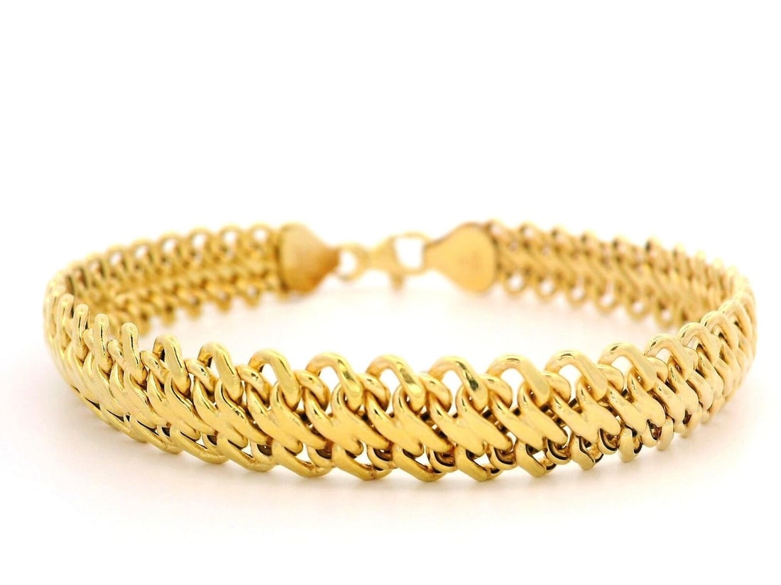 Italian 14k Yellow Gold Flat Slightly Domed Link Bracelet w/ Lobster Clasp: Italian 14k Yellow Gold Flat Slightly Domed Link Bracelet w/ Lobster Clasp Style: Chain Type: Bracelets & Charms Main Stone: No Stone Metal: Yellow Gold Metal Purity: 14 karat Sizable: No Item Length: