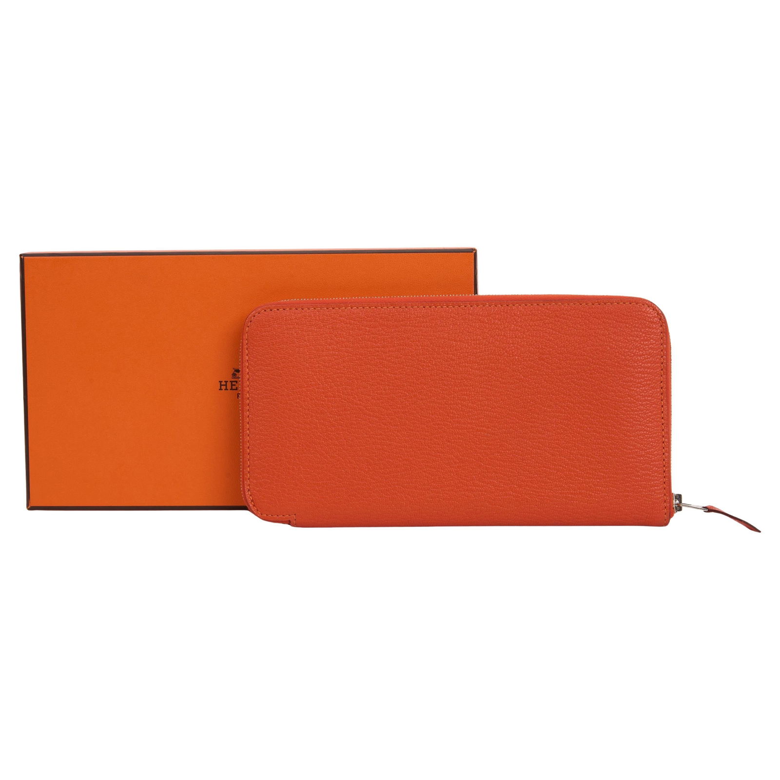 Hermes Orange Epsom Azap Classic Wallet: Hermes Orange Epsom Azap Classic Wallet Introducing the Hermes Azap Classic Wallet, a luxurious accessory crafted in vibrant orange Epsom leather. This wallet showcases exquisite palladium hardware an