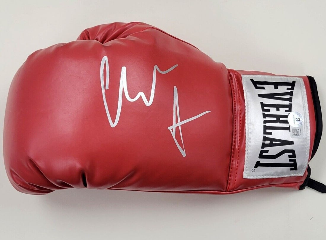 Christian Bale autograph The Fighter signed Everlast boxing glove Beckett: Christian Bale autograph The Fighter signed Everlast boxing glove Beckett This is a genuine signed Everlast boxing glove featuring the autograph of Christian Bale, known for his role in the movie "The