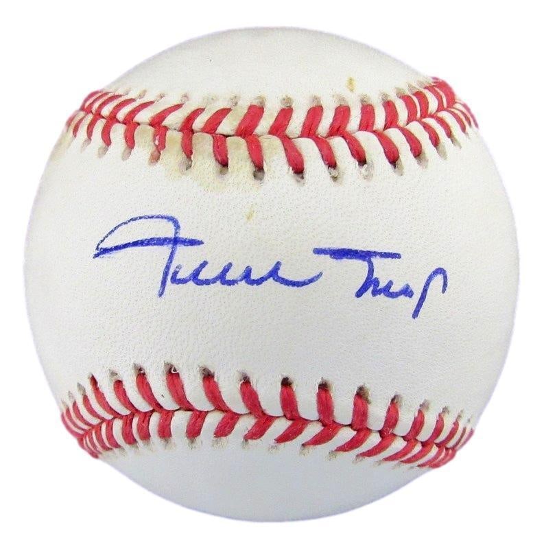 Willie Mays HOF Autographed ONL Baseball San Francisco Giants PSA/DNA: Willie Mays HOF Autographed ONL Baseball San Francisco Giants PSA/DNA Celebrate baseball history with this original Willie Mays Hall of Fame autographed ONL baseball, a prized collectible for fans of