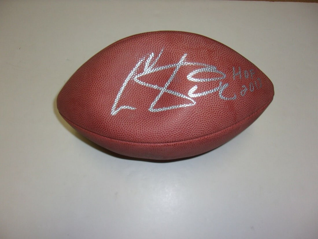 Chris Carter Minnesota Vikings HOF 2013 Signed Official Game Football: Chris Carter Minnesota Vikings HOF 2013 Signed Official Game Football This official game football, signed by Chris Carter, a Hall of Fame inductee in 2013, is a must-have for collectors and fans of th