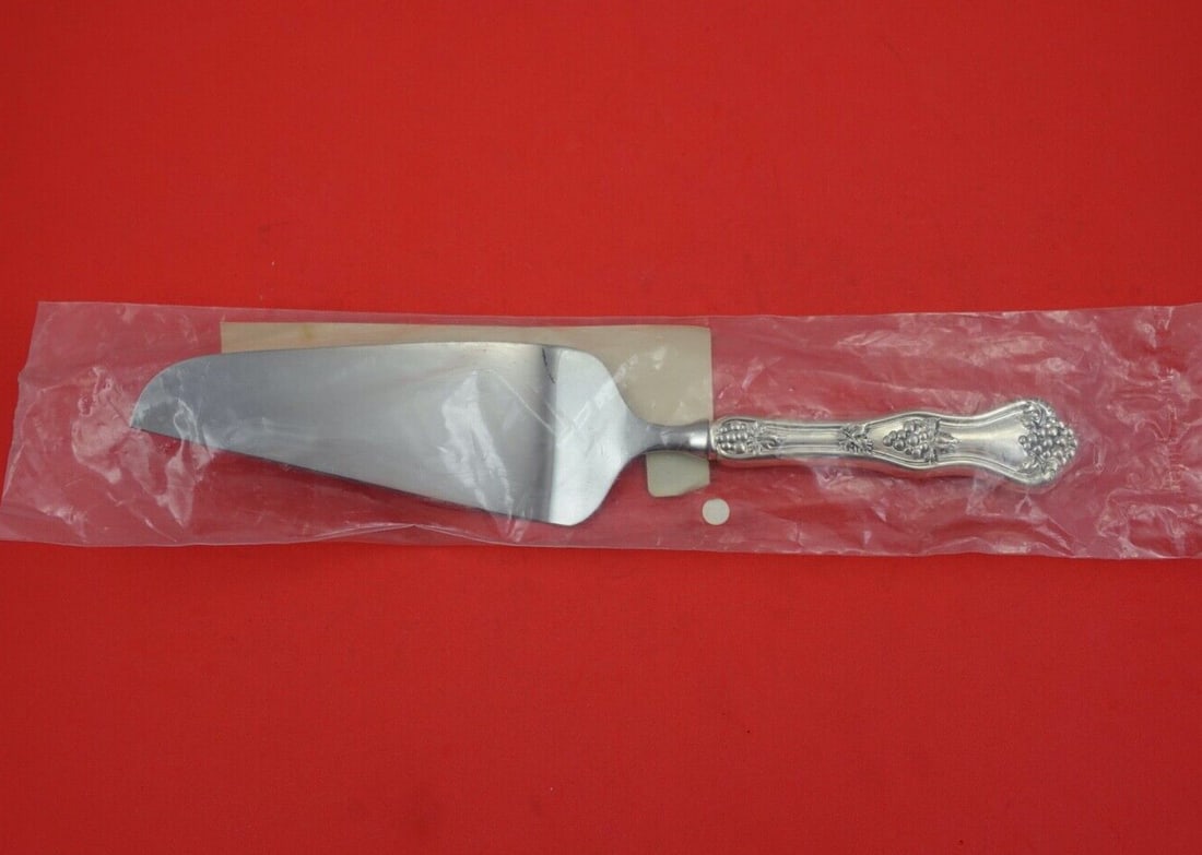 Margaux Sterling Silver Pie Server 10 3/4" New: Margaux Sterling Silver Pie Server 10 3/4" New Introducing the Margaux pattern pie server by Towle, a stunning addition to your serveware collection. This exquisite piece features a hollow handle craf