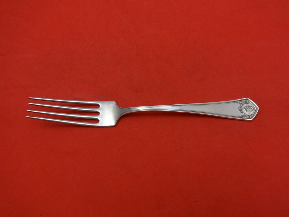 Georgian Garland Sterling Silver Dinner Fork 7 3/4": Georgian Garland Sterling Silver Dinner Fork 7 3/4" This exquisite dinner fork features the elegant Georgian Garland pattern by Frank Smith, crafted from high-quality sterling silver. Measuring 7 3/4