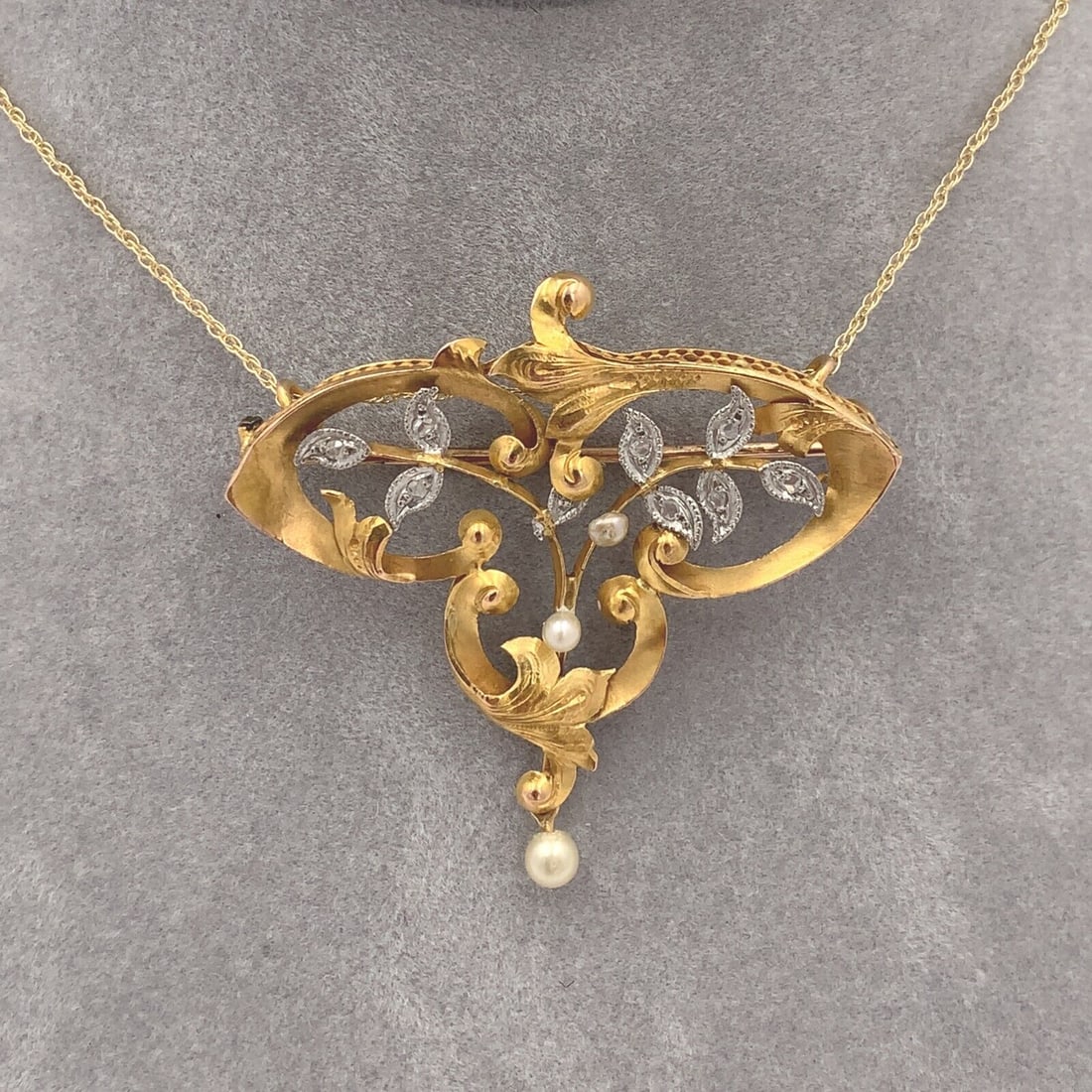 Victorian 18k Gold Diamond Pearl Pendant with Chain: Victorian 18k Gold Diamond Pearl Pendant with Chain This exquisite Victorian pin pendant, crafted from 18k yellow gold and platinum, showcases a stunning design featuring delicate branches adorned wit