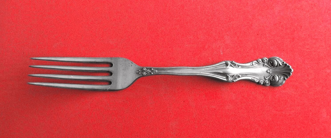 George VI Richfield Sterling Silver Fork 7 1/4": George VI Richfield Sterling Silver Fork 7 1/4" This exquisite sterling silver regular fork, crafted by Frank Smith, features a beautiful decorative handle and three tines. Measuring 7 1/4" in length,