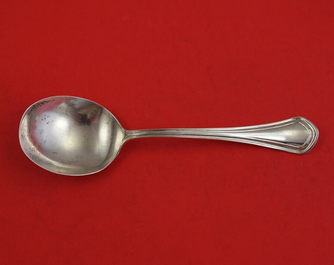 Mayflower Sterling Silver Gumbo Soup Spoon 7": Mayflower Sterling Silver Gumbo Soup Spoon 7" This exquisite Mayflower gumbo soup spoon, crafted by Frank Smith, showcases the elegance of sterling silver craftsmanship. Measuring 7 inches in length,