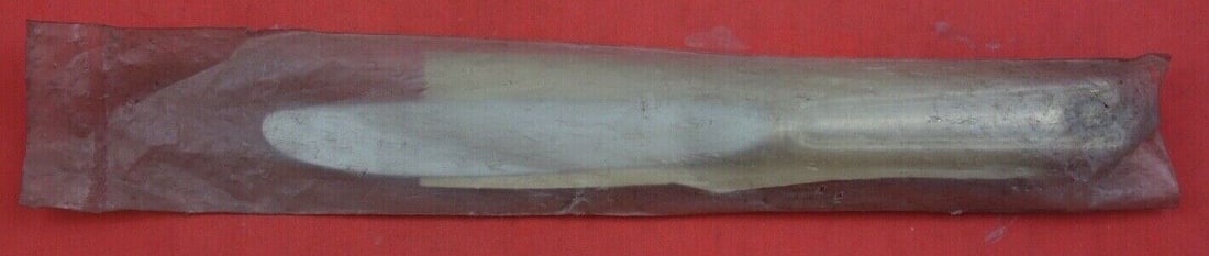 Fiddle Shell Sterling Silver Regular Knife Modern 8 1/2" New: Fiddle Shell Sterling Silver Regular Knife Modern 8 1/2" New This stunning Fiddle Shell knife by Frank Smith is crafted from high-quality sterling silver, showcasing a beautiful and elegant design. Th