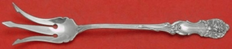Lion Sterling Silver Lettuce Fork 8 1/2" Serving: Lion Sterling Silver Lettuce Fork 8 1/2" Serving This exquisite serving fork features the Lion pattern by Frank Smith, crafted from high-quality sterling silver. Measuring 8 1/2 inches, this heirloom