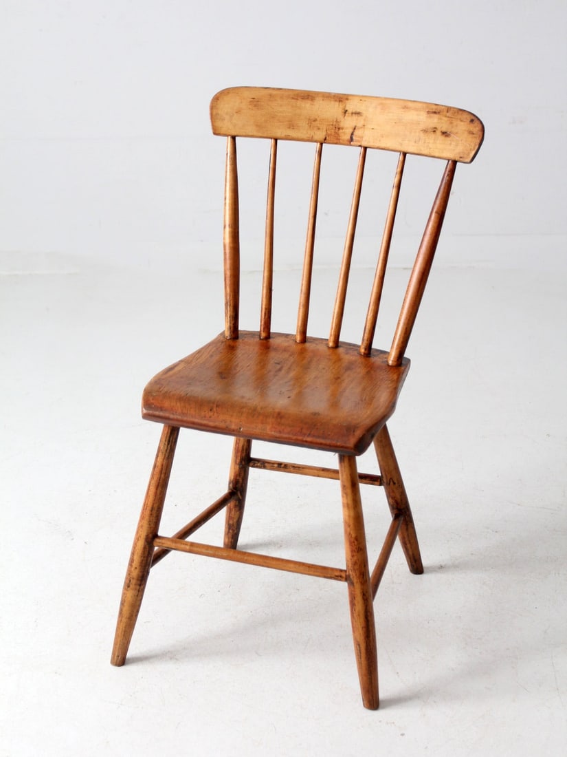 Antique Primitive Farmhouse Chair with Plank Seat: Antique Primitive Farmhouse Chair with Plank Seat This antique primitive farmhouse chair, dating from the late 19th century, showcases rustic charm and craftsmanship. Made from wood, it features a cla