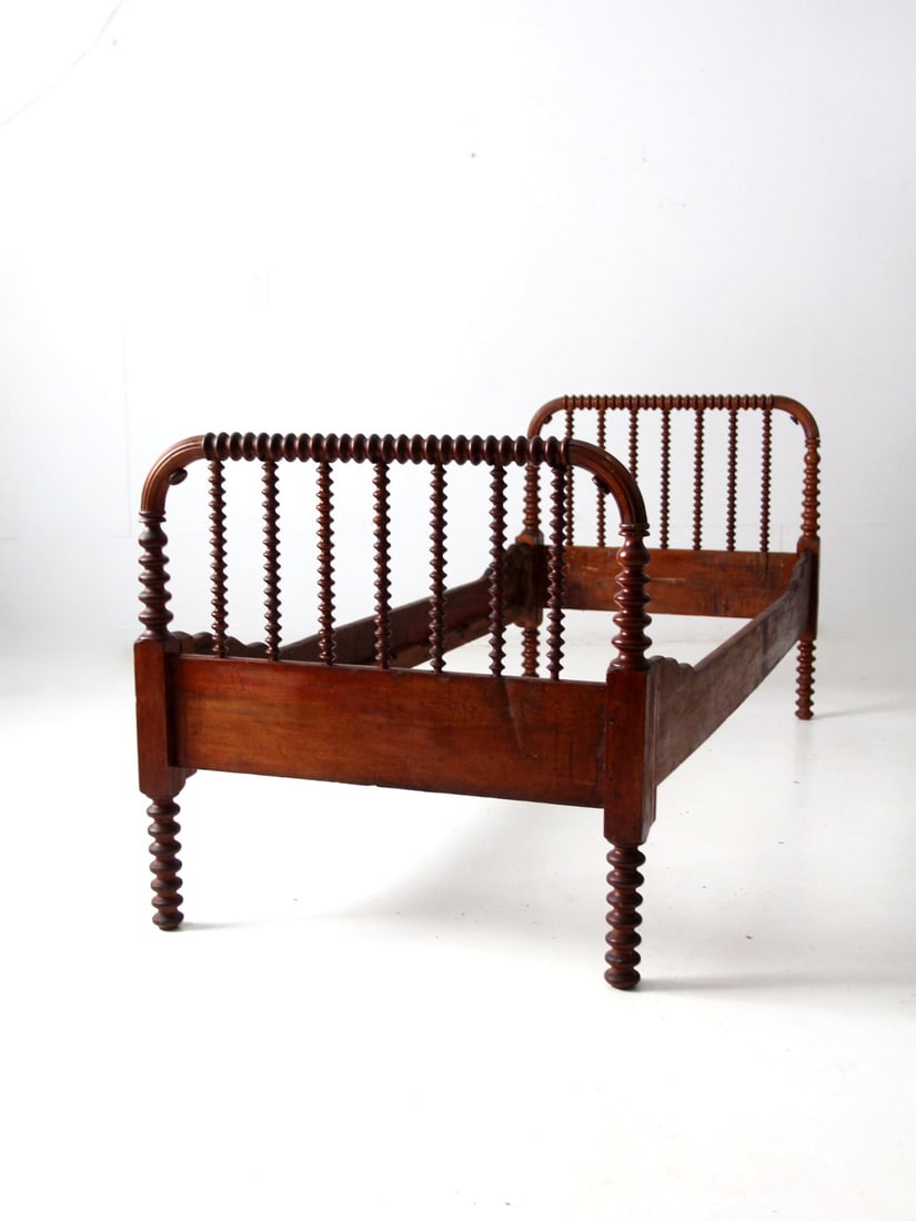 Antique 19th Century Jenny Lind Spool Bed: Antique 19th Century Jenny Lind Spool Bed This exquisite antique 19th century spool bed from our Heritage Collection showcases the classic "Jenny Lind" style, featuring a beautifully turned spool head