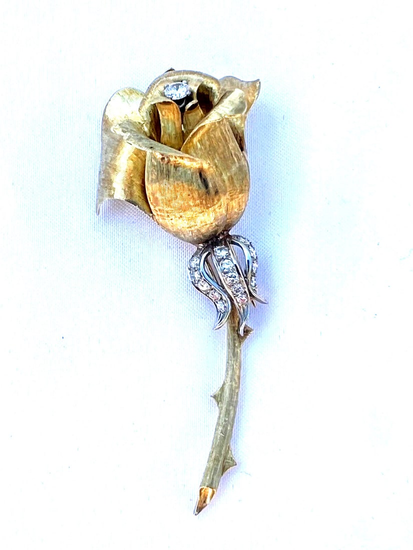 18K Gold Diamond Brooch Necklace: 18K Gold Diamond Brooch Necklace This exquisite brooch necklace, crafted by renowned artist Erwin Pearl, showcases a stunning rose design made of 18K yellow gold. Adorned with approximately 1 ct of G
