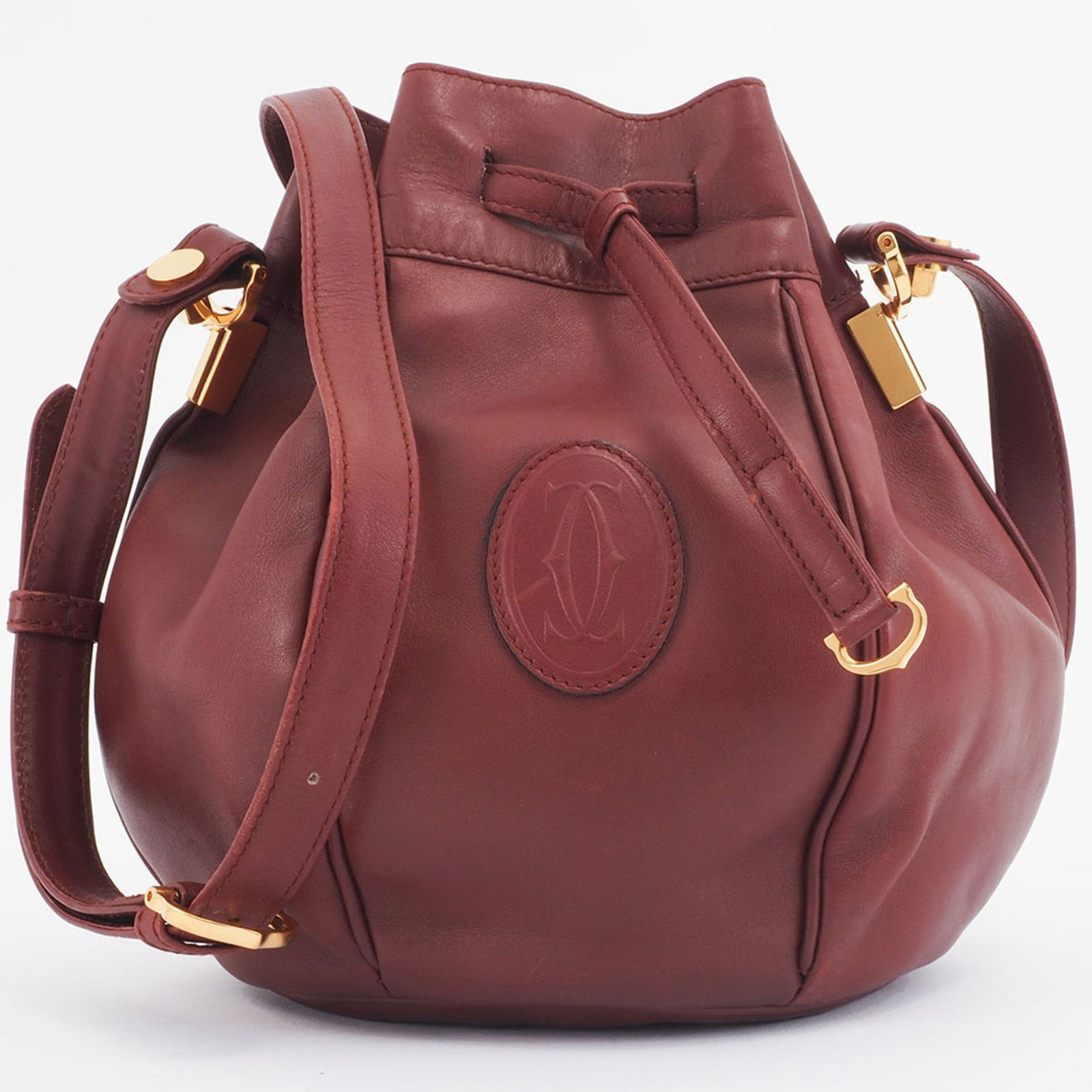 Cartier Must Shoulder Bag Bordeaux Calf Leather 9.05 x 6.49 x 6.49: Cartier Must Shoulder Bag Bordeaux Calf Leather 9.05 x 6.49 x 6.49 Introducing the exquisite Cartier Shoulder Bag from the Must line, crafted from fine bordeaux calf leather. This stylish shoulder bag