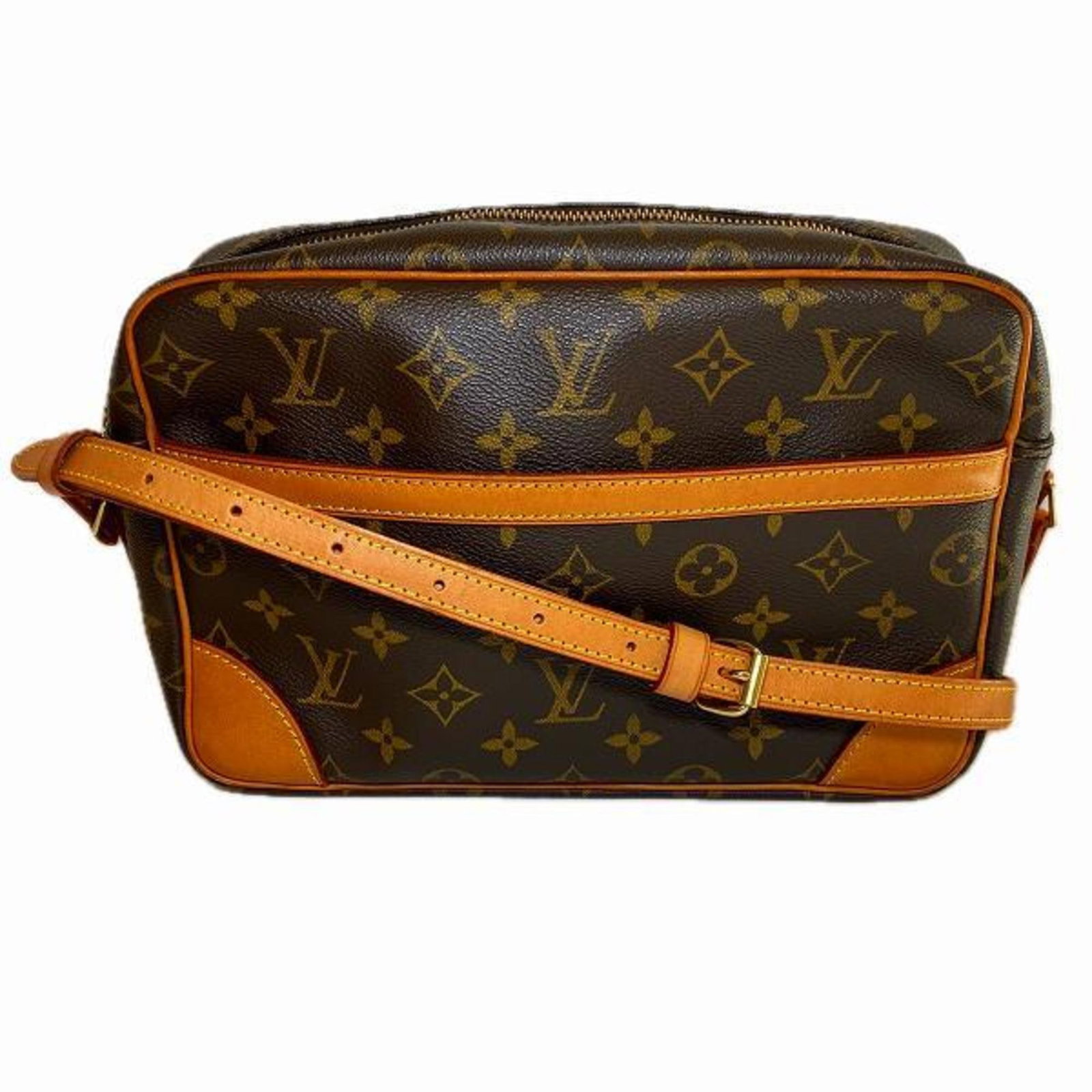 Louis Vuitton Monogram Trocadero 27 M51274 Shoulder Bag Women: Louis Vuitton Monogram Trocadero 27 M51274 Shoulder Bag Women This Louis Vuitton Monogram Trocadero 27 M51274 bag is a stylish shoulder bag designed for women. Made from the iconic Monogram canvas, it