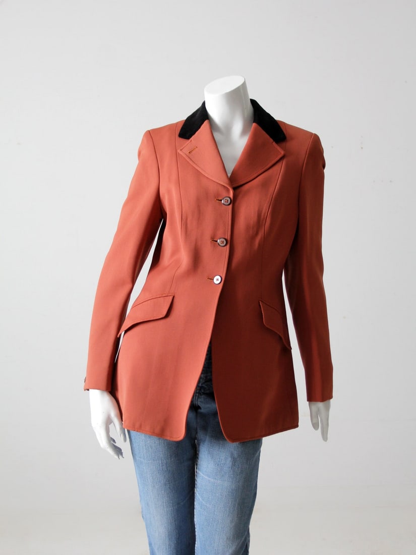 1970s Harry Hall Equestrian Jacket Rust Black Velvet Collar XS/S: 1970s Harry Hall Equestrian Jacket Rust Black Velvet Collar XS/S This vintage equestrian riding jacket from the 1970s is tagged Harry Hall of London for Service Riding Apparel Ltd. in Younkers, NY. Th