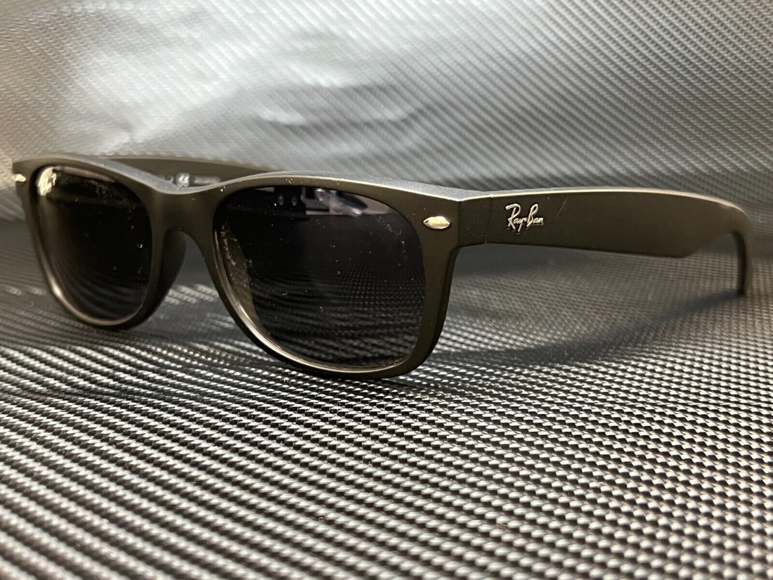 Ray-Ban RB2132 601S78 Polarized Black Square Sunglasses 55mm: Ray-Ban RB2132 601S78 Polarized Black Square Sunglasses 55mm Discover the perfect blend of style and functionality with these Ray-Ban RB2132 601S78 Black Square Sunglasses. Designed for both men and w