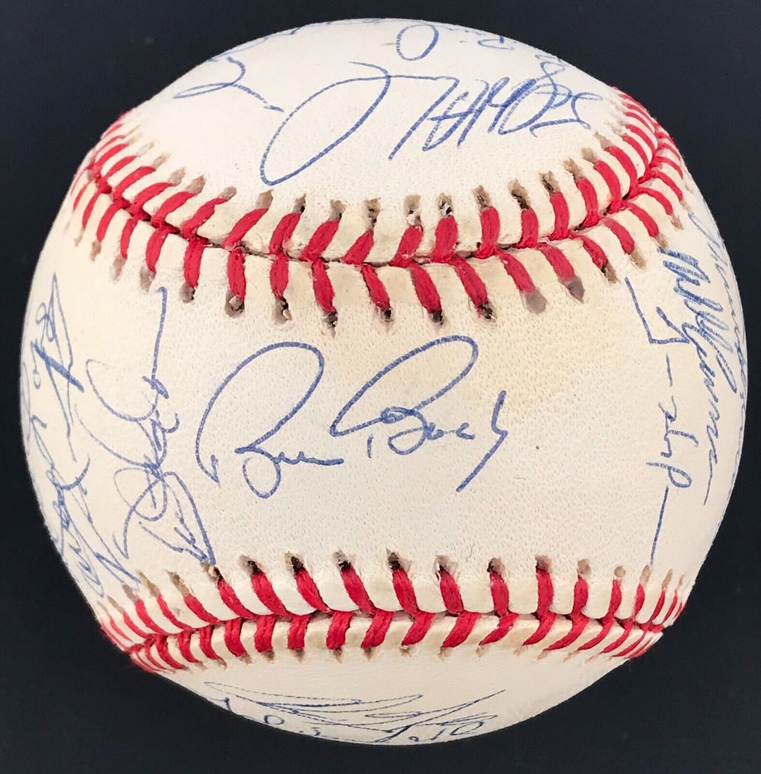 1999 San Diego Padres Signed Rawlings Ball 29 Autographs Gwynn Hoffman Bochy: 1999 San Diego Padres Signed Rawlings Ball 29 Autographs Gwynn Hoffman Bochy This official Rawlings National League baseball is a remarkable piece of sports memorabilia, featuring the signatures of 29