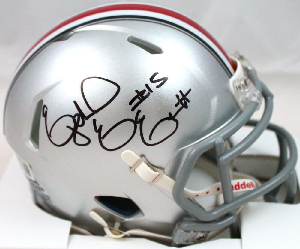 Ezekiel Elliott Signed Ohio State Mini Helmet with Beckett Authentication: Ezekiel Elliott Signed Ohio State Mini Helmet with Beckett Authentication This is a pre-owned Ohio State Buckeyes Speed Mini Helmet, autographed by NFL star Ezekiel Elliott. It comes with authentic Be