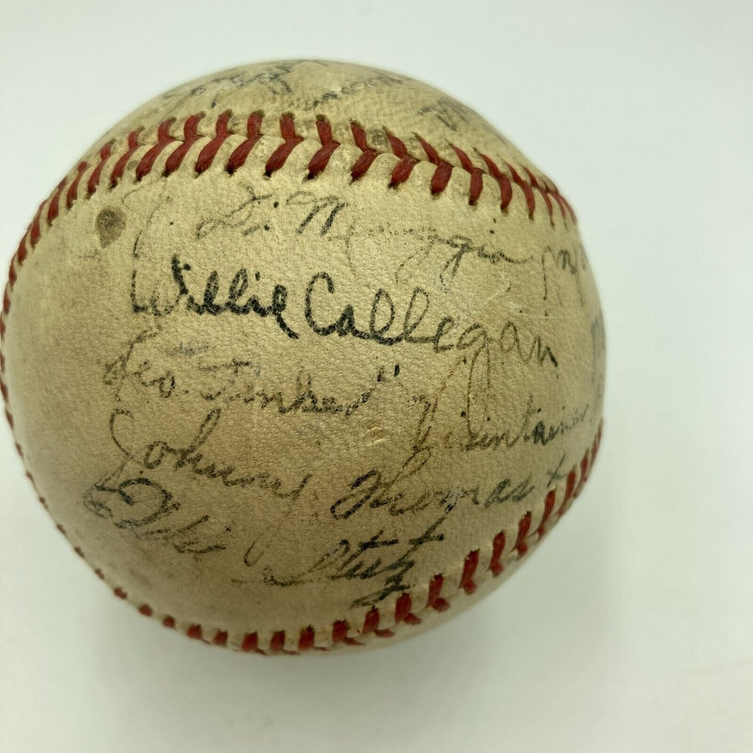 Joe DiMaggio 1935 San Francisco Seals Team Signed Baseball JSA COA 28 Signatures: Joe DiMaggio 1935 San Francisco Seals Team Signed Baseball JSA COA 28 Signatures This is a very rare 1935 San Francisco Seals team-signed baseball featuring one of the earliest known signatures of bas