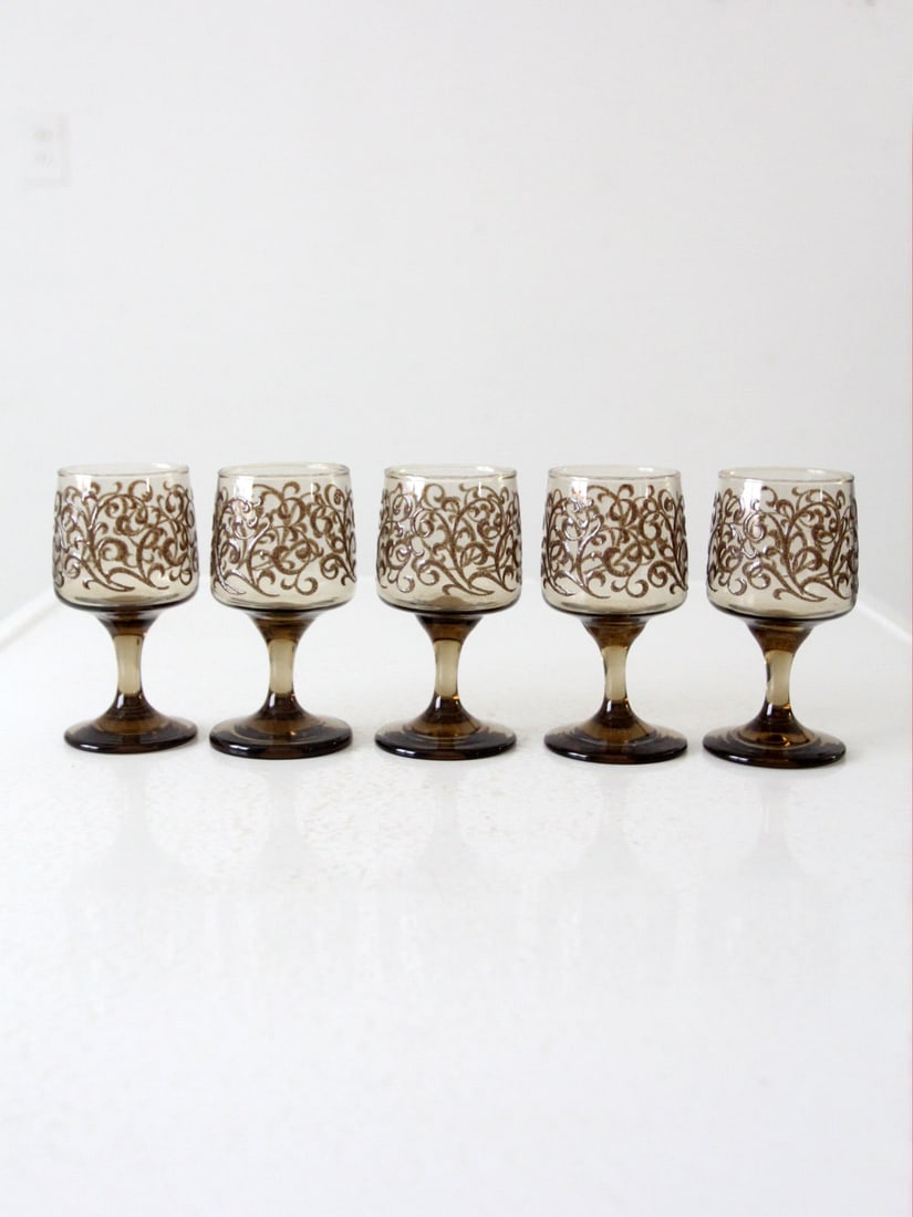 Set of 5 Vintage Libbey Prado Scroll Wine Glasses 5.25 Inch: Set of 5 Vintage Libbey Prado Scroll Wine Glasses 5.25 Inch Enhance your glassware collection with this elegant set of five vintage Libbey Prado Scroll wine glasses. Crafted from smokey brown glass, e