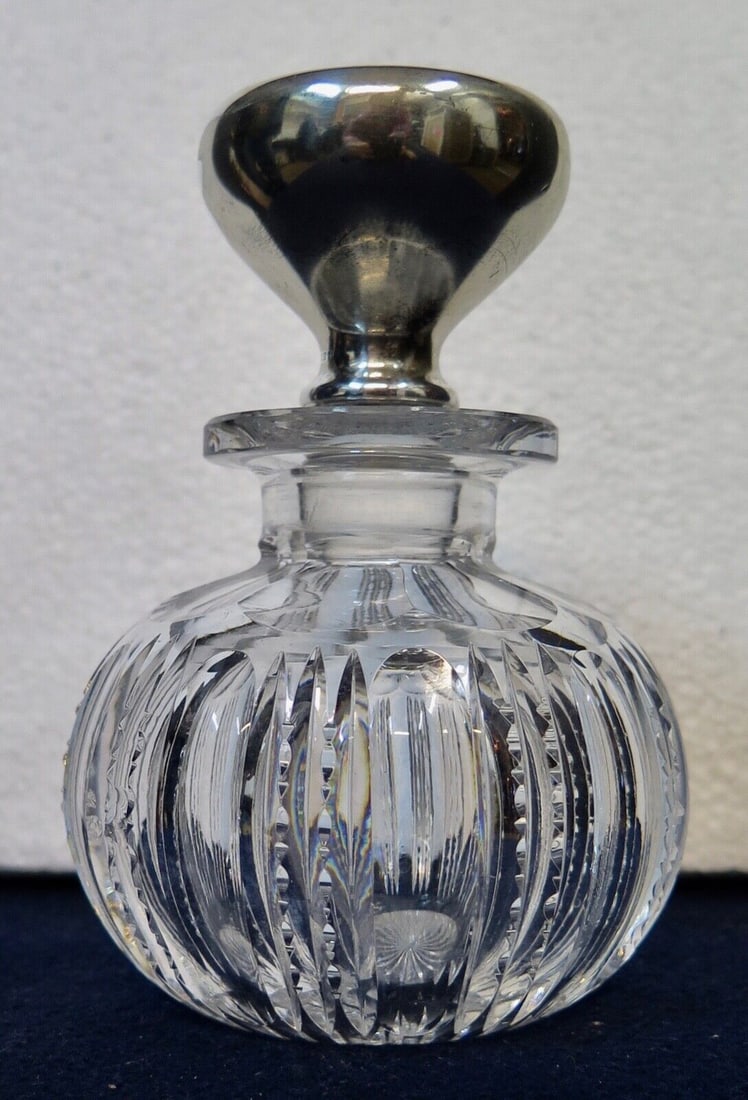 Art Deco Vintage Crystal Cologne Bottle with Sterling Silver Stopper: Art Deco Vintage Crystal Cologne Bottle with Sterling Silver Stopper This exquisite vintage cologne bottle, dating back to the Art Deco period (circa 1930), is crafted from high-quality crystal and fe