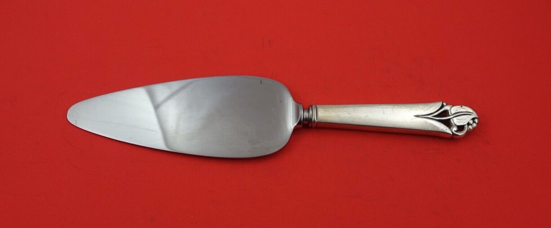 Frank Smith Woodlily Sterling Silver Cake Server 10 1/8": Frank Smith Woodlily Sterling Silver Cake Server 10 1/8" Serve your desserts in style with this exquisite Woodlily cake server by Frank Smith. Crafted from sterling silver, this elegant piece features