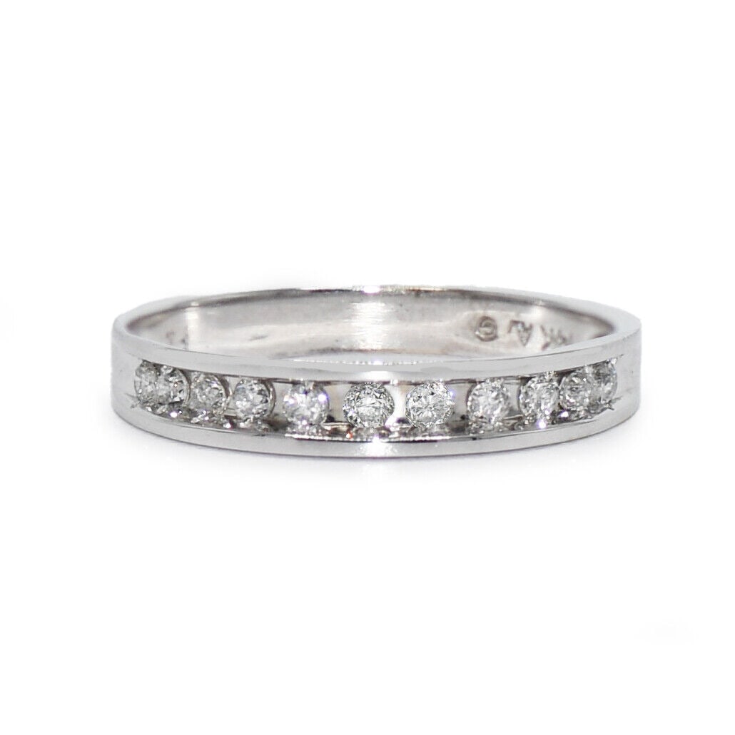 14K White Gold Diamond Ring 0.25ct Round Brilliant Size 6.75: 14K White Gold Diamond Ring 0.25ct Round Brilliant Size 6.75 Elevate your elegance with this exquisite ladies' diamond ring, a true symbol of timeless beauty and sophistication. Crafted from 14k white