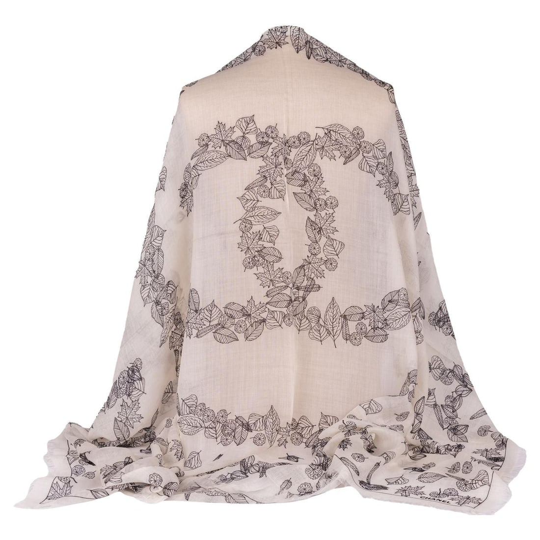 Chanel Cashmere Shawl White Leaves CC Logo Italy 54x54: Chanel Cashmere Shawl White Leaves CC Logo Italy 54x54 This exquisite Chanel Cashmere Shawl features a striking white design adorned with a prominent CC logo at its center, elegantly framed by a leaf