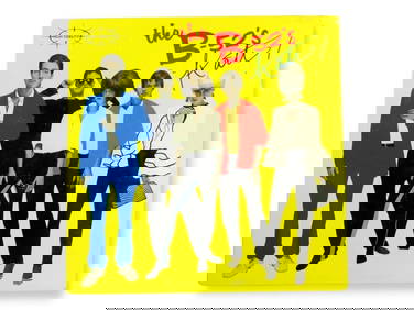 The B-52's Kate Pierson Cindy Wilson signed full size Electric guitar proof COA star The B-52's Kate Pierson Cindy Wilson signed full size Electric guitar proof COA star