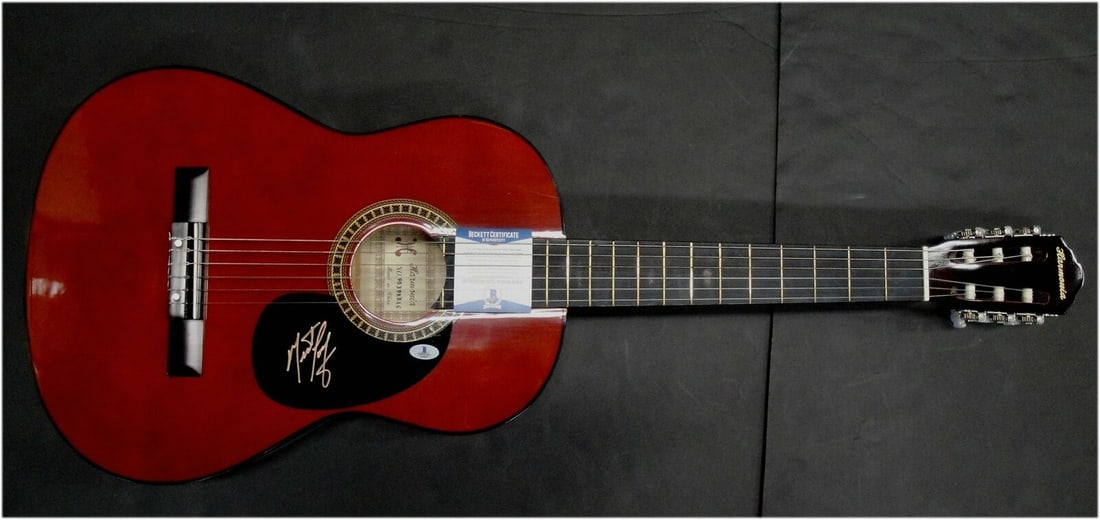 Meat Loaf Hand Signed Acoustic Guitar with Beckett Authentication: Meat Loaf Hand Signed Acoustic Guitar with Beckett Authentication This is an authentic Meat Loaf hand-signed acoustic guitar, perfect for collectors and music enthusiasts. The guitar has been authenti