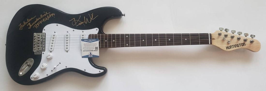 The B-52's Kate Pierson Cindy Wilson signed full size Electric guitar proof COA star The B-52's Kate Pierson Cindy Wilson signed full size Electric guitar proof COA star