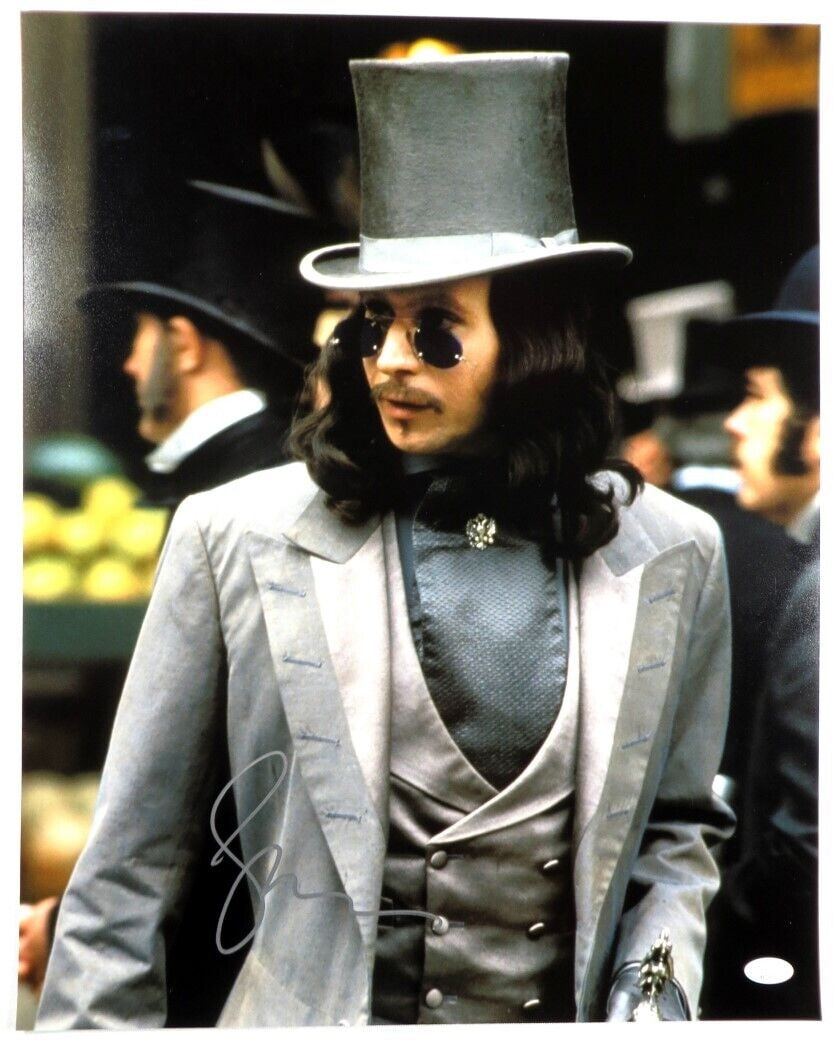 Gary Oldman Signed 16X20 Photo Bram Stoker's Dracula JSA Authenticated: Gary Oldman Signed 16X20 Photo Bram Stoker's Dracula JSA Authenticated This stunning 16X20 photograph features Gary Oldman, signed by the actor himself, capturing his iconic role in Bram Stoker's Drac