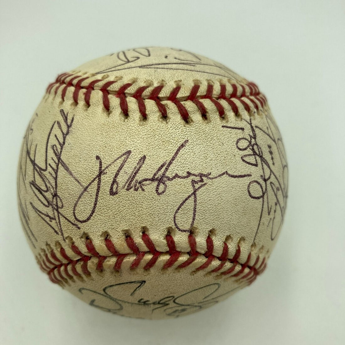 2005 Seattle Mariners Signed Game Ball with Beltre Hernandez Boone JSA PSA Authenticated: 2005 Seattle Mariners Signed Game Ball with Beltre Hernandez Boone JSA PSA Authenticated This official Major League Baseball, used during the 2005 season, is a remarkable collectible for fans of the S