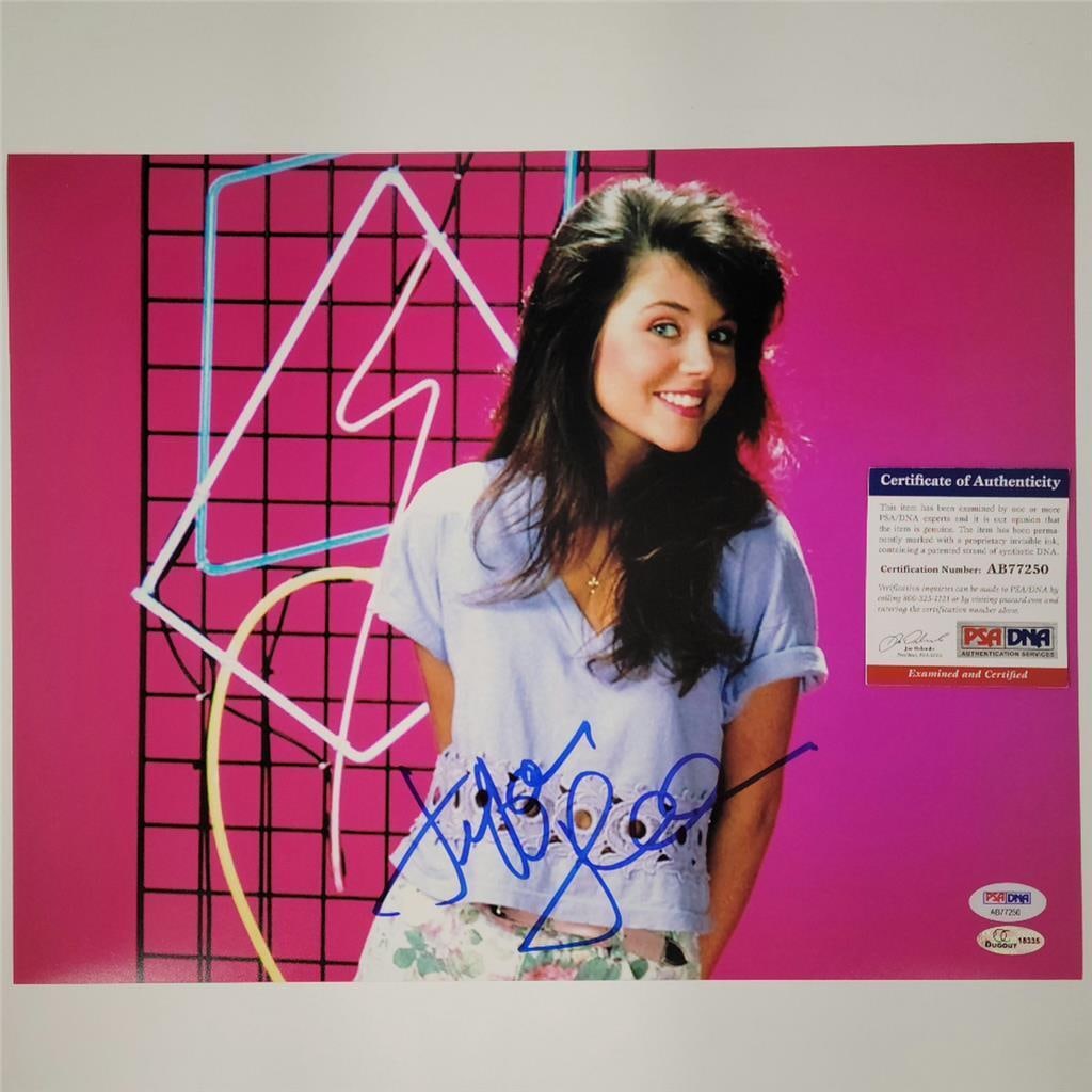 Tiffani Thiessen Signed 11x14 Photo Kelly Kapowski PSA/DNA Authenticated: Tiffani Thiessen Signed 11x14 Photo Kelly Kapowski PSA/DNA Authenticated This is an original 11x14 photo of Tiffani Amber Thiessen as Kelly Kapowski from the iconic television show 'Saved By The Bell.