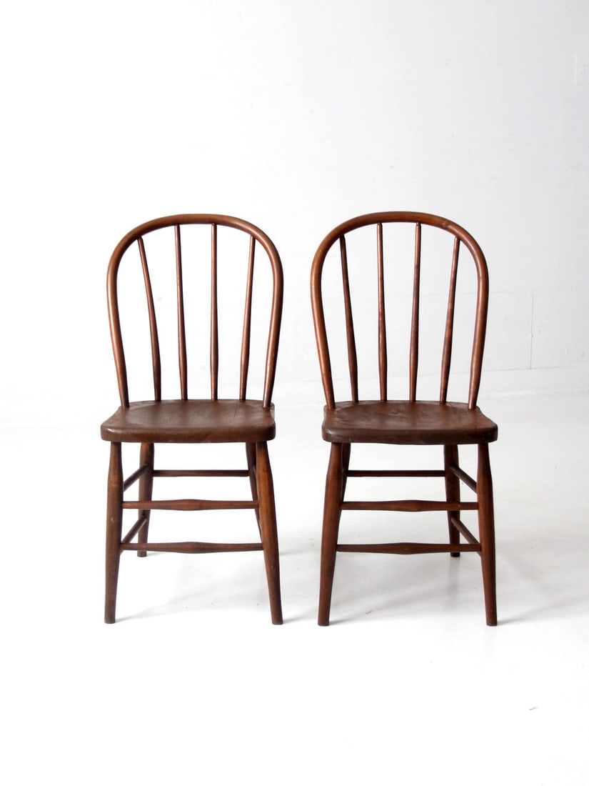 Vintage Windsor Style Spindle Back Dining Chairs Pair 35" Height: Vintage Windsor Style Spindle Back Dining Chairs Pair 35" Height This pair of vintage wood dining chairs showcases a classic Windsor style, featuring round spindle backs and splayed legs. The chairs e