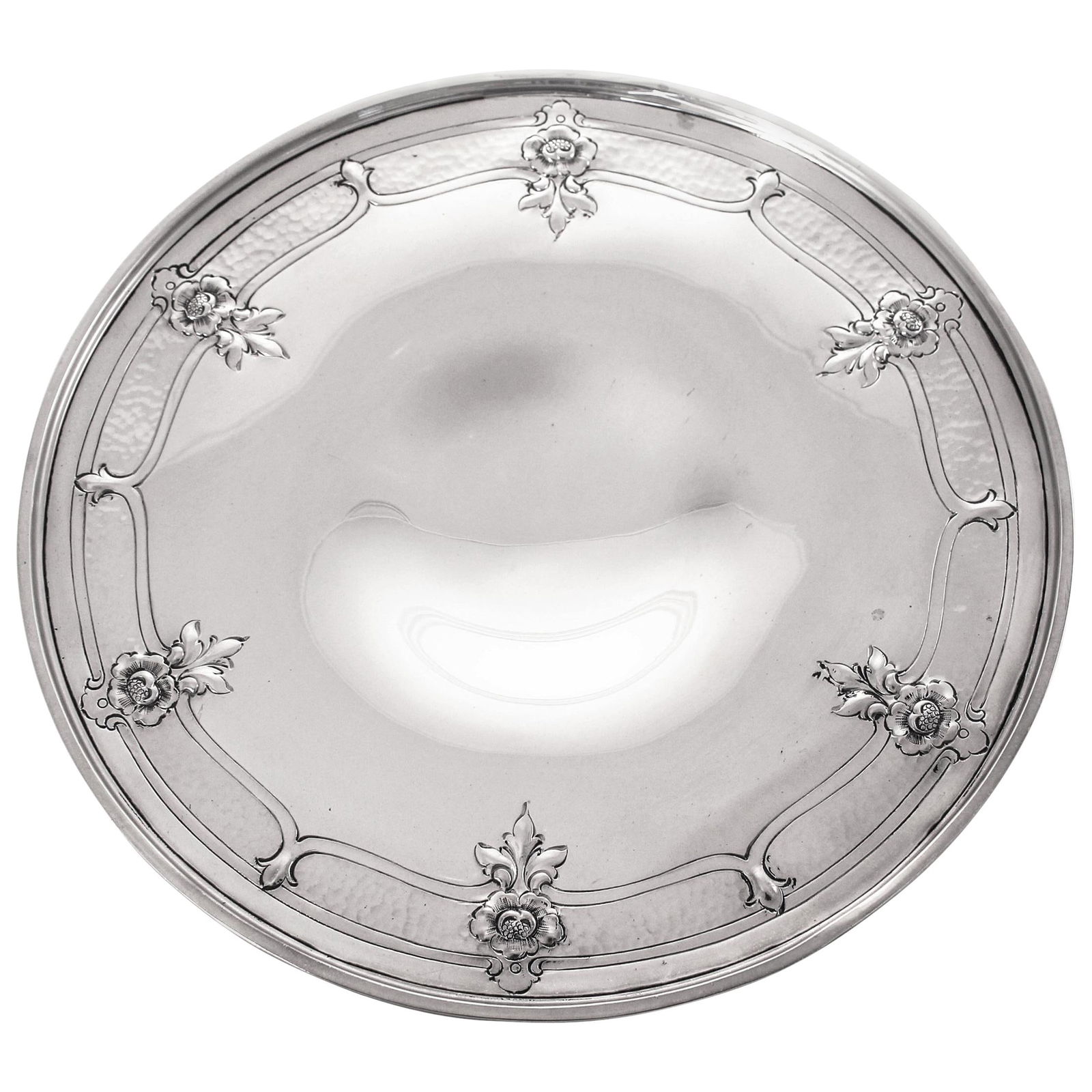 Wallace Silversmiths Sterling Silver Arts & Crafts Tray 11 in 1905: Wallace Silversmiths Sterling Silver Arts & Crafts Tray 11 in 1905 This exquisite Sterling Arts & Crafts Tray is a stunning antique piece crafted from sterling silver, manufactured in 1905 by Wallace