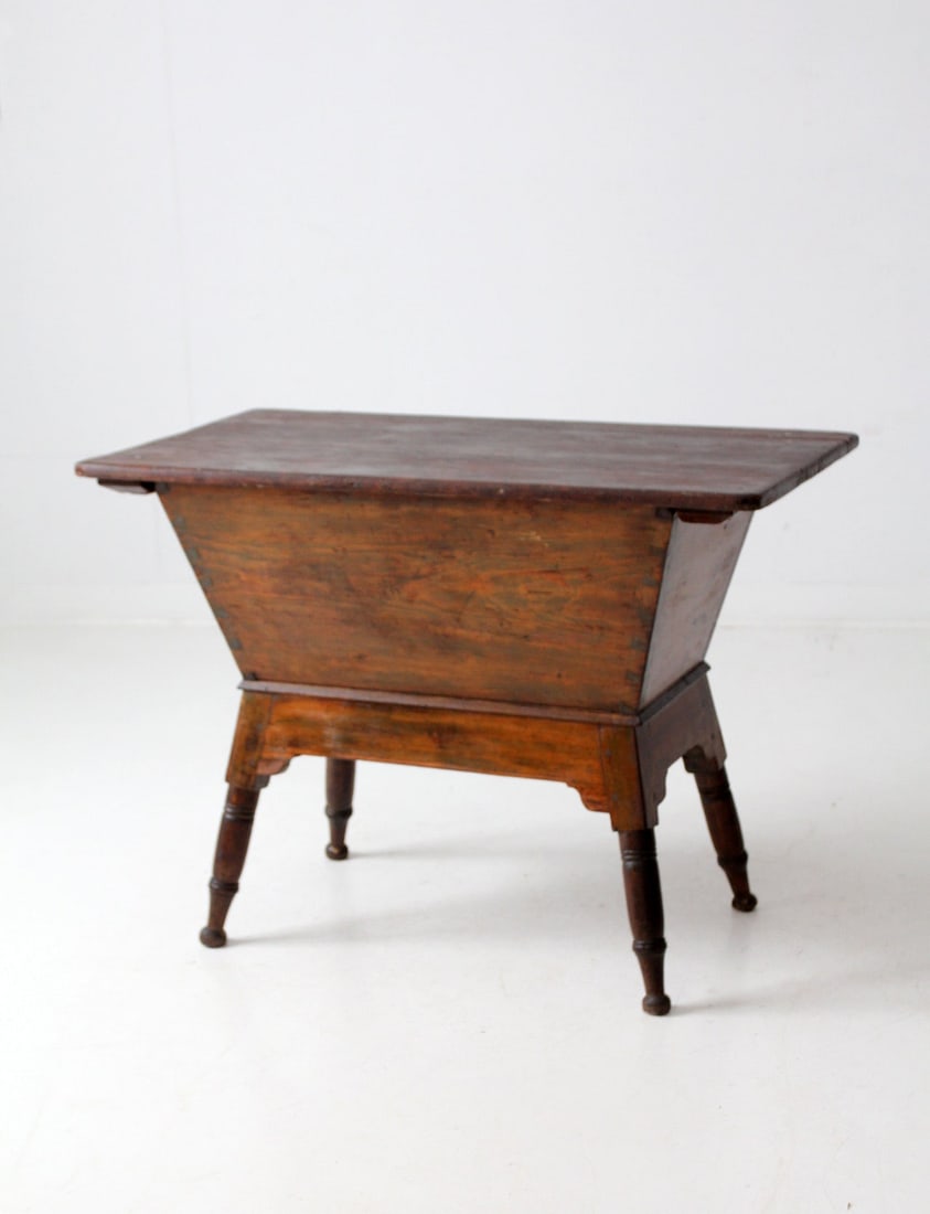 19th Century Antique American Dough Box Rustic Side Table Trunk: 19th Century Antique American Dough Box Rustic Side Table Trunk This antique primitive American dough box, dating back to the 19th century, showcases rustic charm and versatility. Originally designed