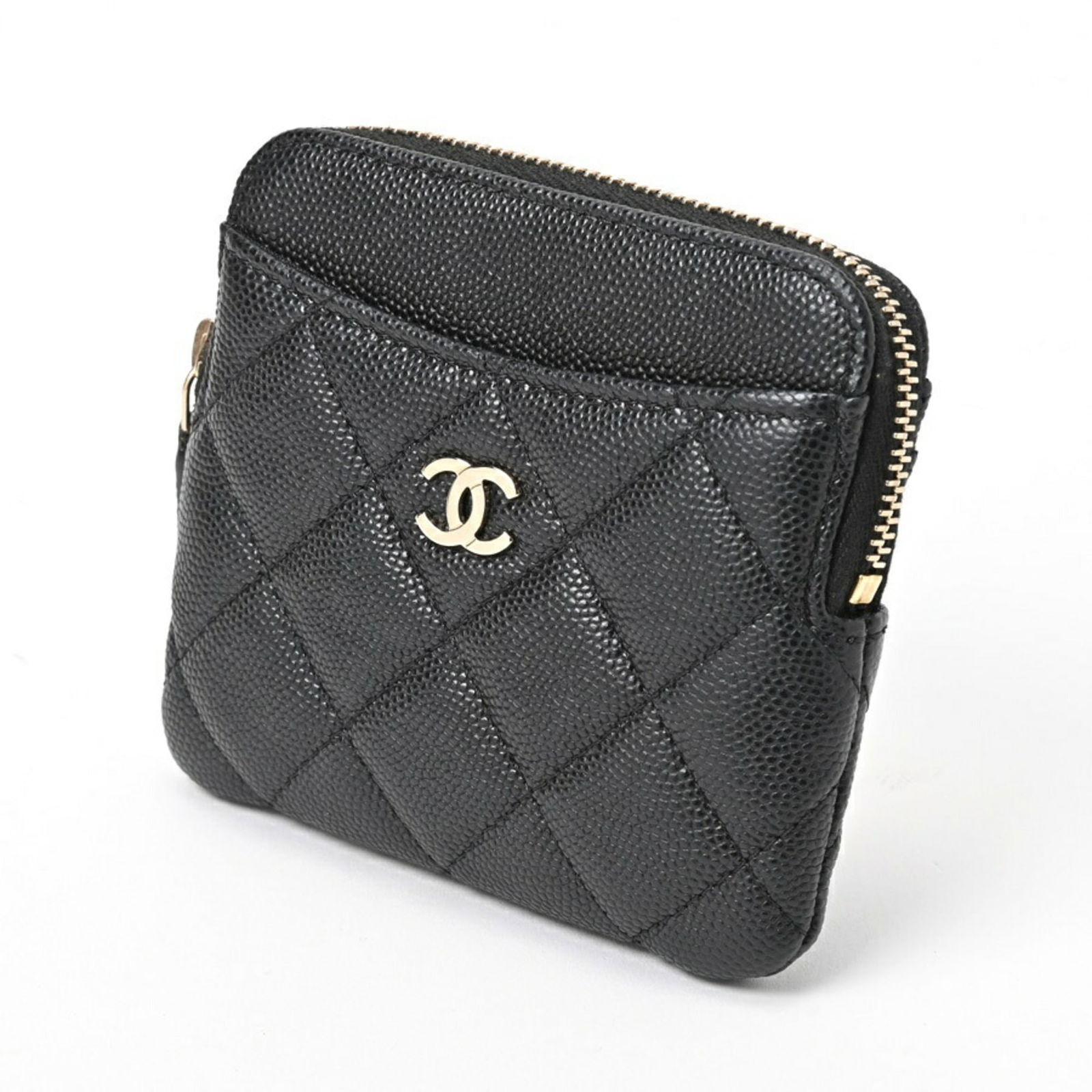 Chanel Matelasse Coin Card Case AP2061 Black Caviar Leather 3.93 x 4.13 x 0.19: Chanel Matelasse Coin Card Case AP2061 Black Caviar Leather 3.93 x 4.13 x 0.19 This elegant CHANEL Matelasse Coin Card Case is crafted from luxurious black caviar leather, showcasing the brand's iconi
