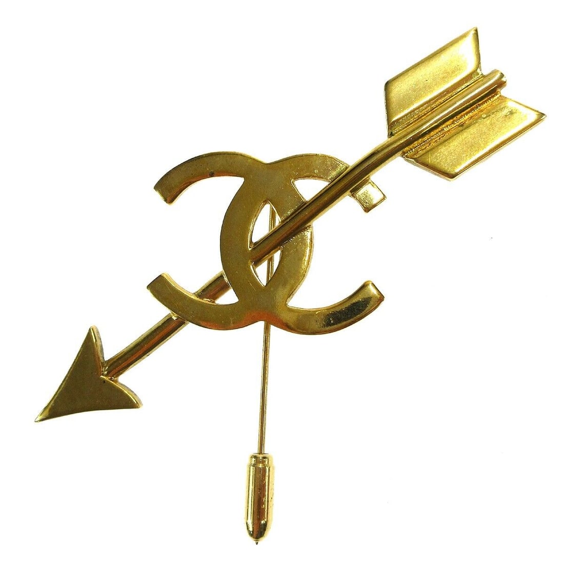 CHANEL Gold-Plated 3 Inch Bow and Arrow Brooch Pin: CHANEL Gold-Plated 3 Inch Bow and Arrow Brooch Pin This exquisite CHANEL brooch showcases a charming bow and arrow motif, elegantly crafted in gold-plated aluminum. Measuring 3 inches in length, this