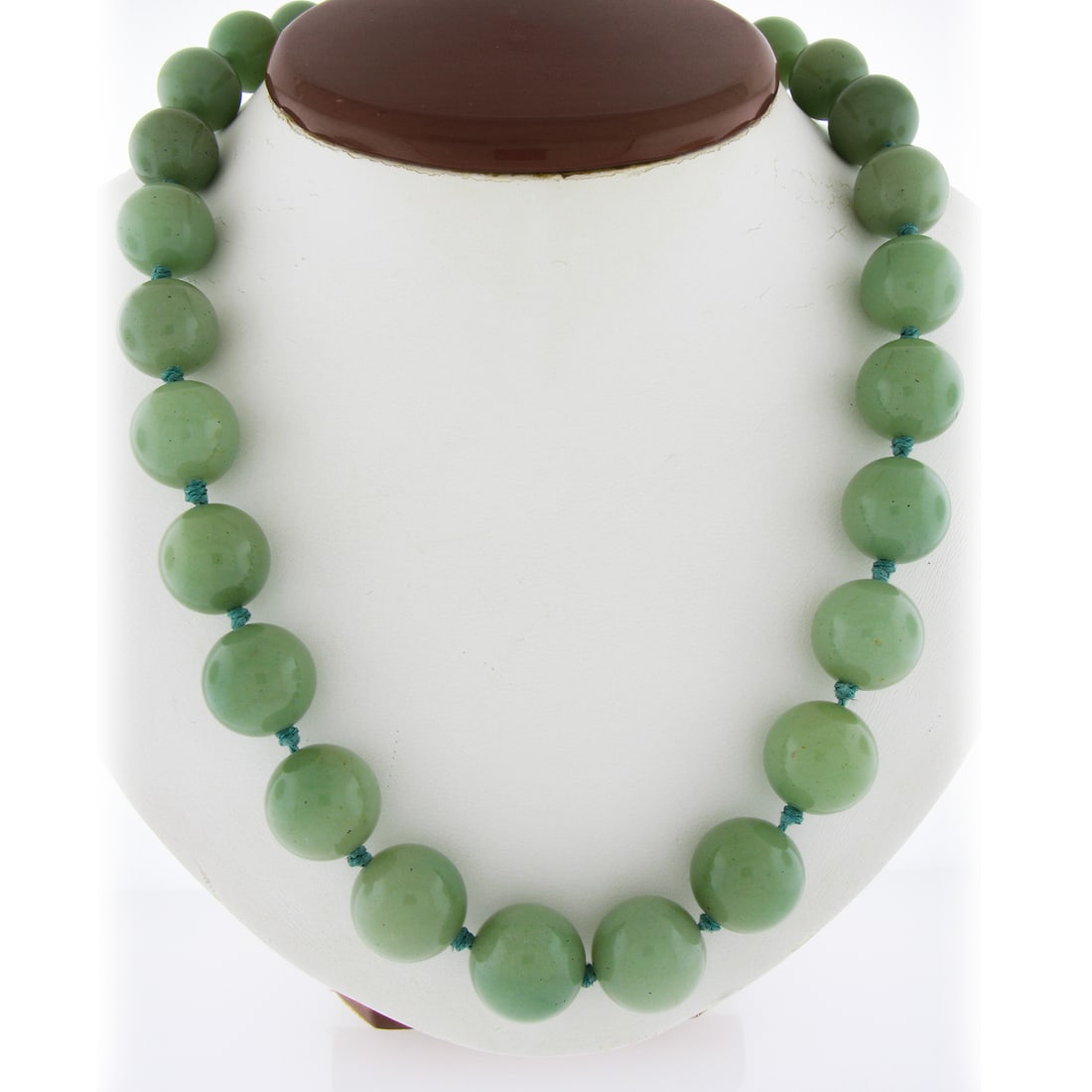 Vintage 26 Inch Graduated Jade Bead Necklace with Enamel Chinese Clasp: Vintage 26 Inch Graduated Jade Bead Necklace with Enamel Chinese Clasp This exquisite vintage necklace features a stunning graduated strand of natural jade beads, each with a medium green hue, measuri