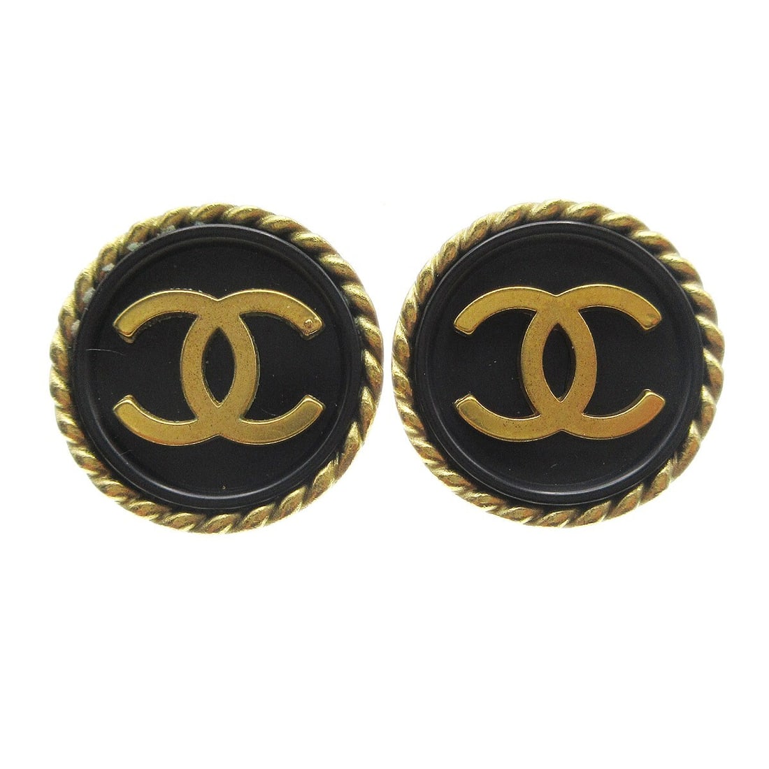 Chanel 94A Black Gold Button Clip-On Earrings Round Style: Chanel 94A Black Gold Button Clip-On Earrings Round Style Elevate your accessory collection with these exquisite Chanel Button Earrings. Crafted in a striking round shape, these clip-on earrings featu