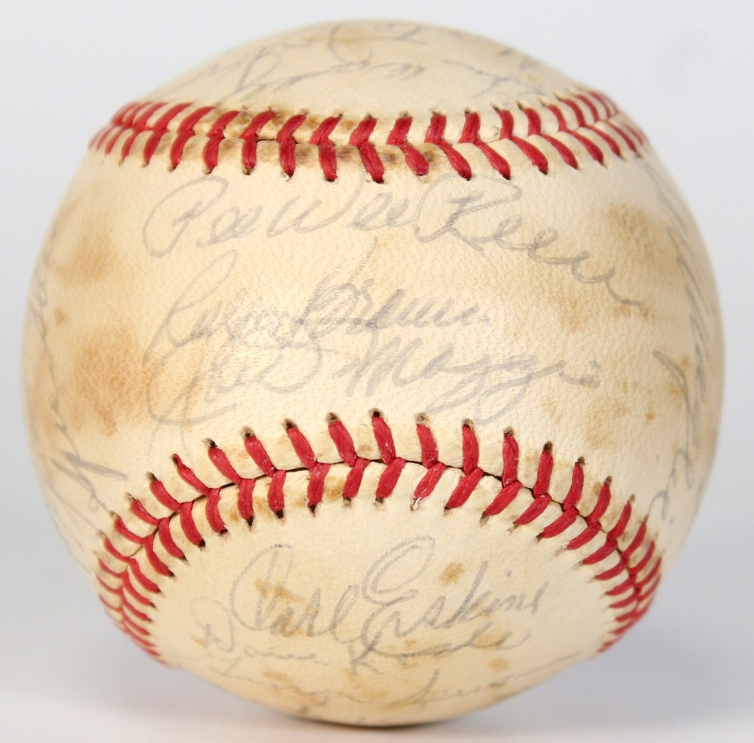 Joe DiMaggio Multi Signed NL Baseball with 24 Signatures JSA COA: Joe DiMaggio Multi Signed NL Baseball with 24 Signatures JSA COA This remarkable Spalding Official National League (Feeney) baseball is a treasured piece of baseball history, featuring the signatures