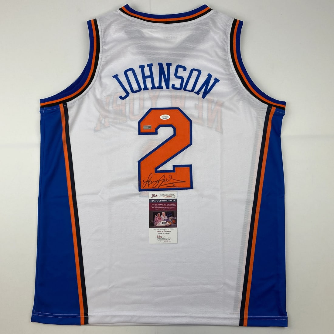 Larry Johnson Autographed New York Knicks Jersey JSA COA Gem Mint: Larry Johnson Autographed New York Knicks Jersey JSA COA Gem Mint This New York Knicks basketball jersey is autographed by Larry Johnson, a celebrated NBA player. The jersey comes with a James Spence