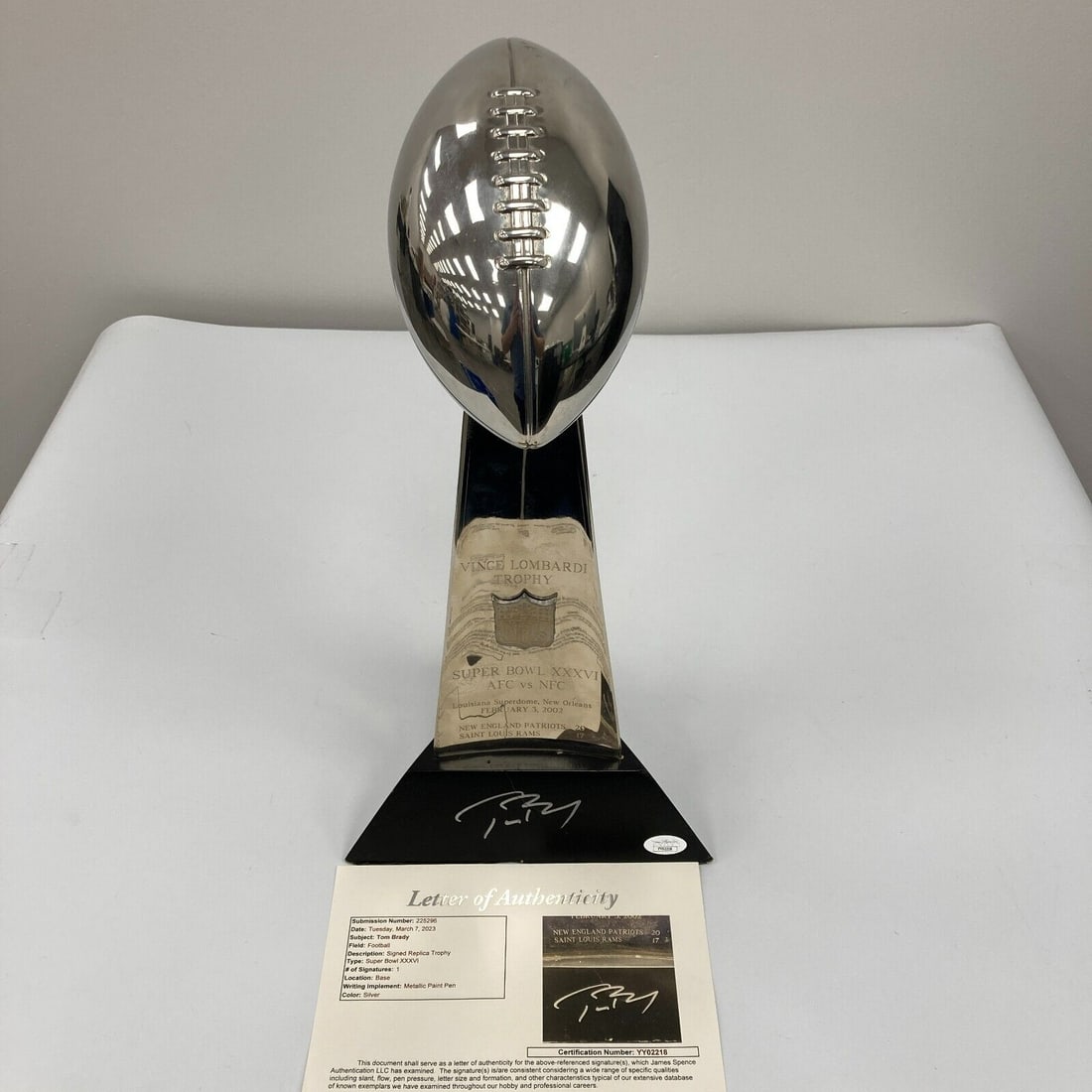 Tom Brady Signed 2002 Super Bowl Trophy 18" JSA COA New England Patriots: Tom Brady Signed 2002 Super Bowl Trophy 18" JSA COA New England Patriots Celebrate the legacy of football with this remarkable 2002 Super Bowl XXXVI Trophy, signed by legendary quarterback Tom Brady. 
