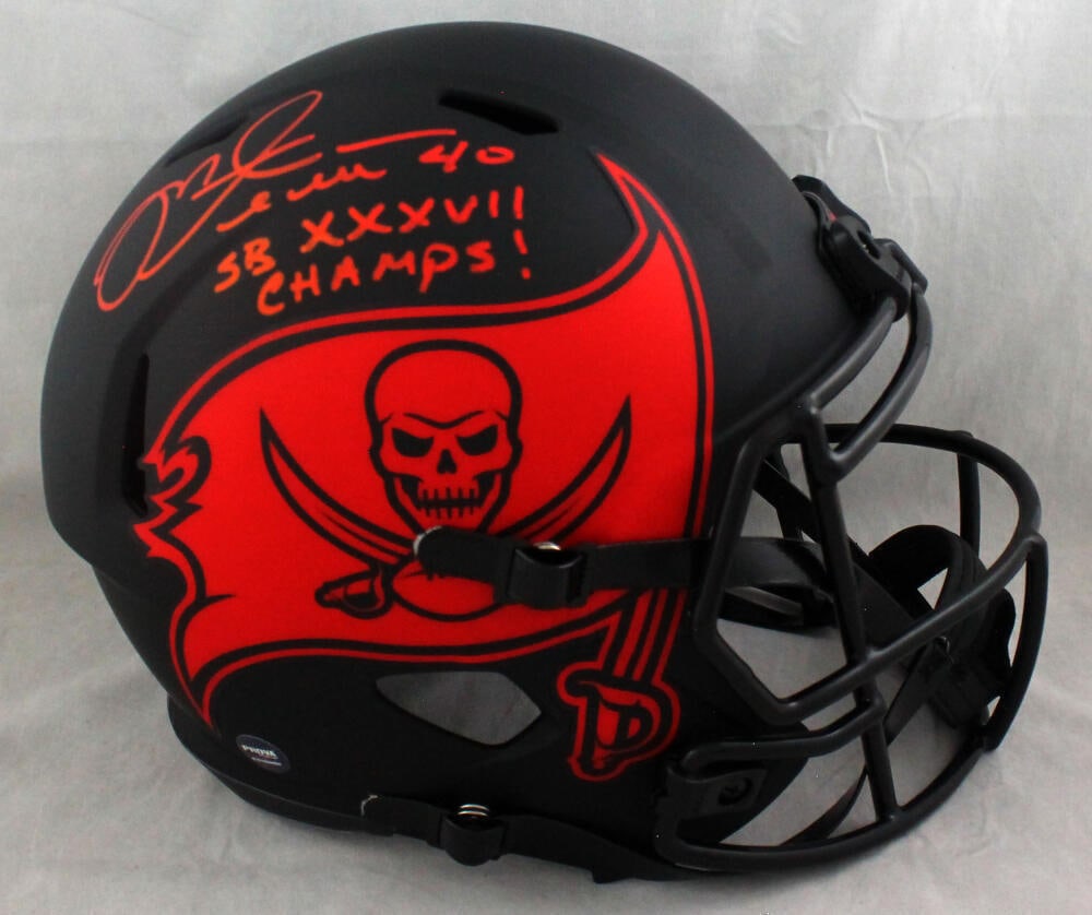Mike Alstott Signed Tampa Bay Buccaneers Eclipse Speed Helmet Beckett Auth: Mike Alstott Signed Tampa Bay Buccaneers Eclipse Speed Helmet Beckett Auth This is an authentic full-size Eclipse Speed helmet signed by Mike Alstott, a legendary player for the Tampa Bay Buccaneers. 