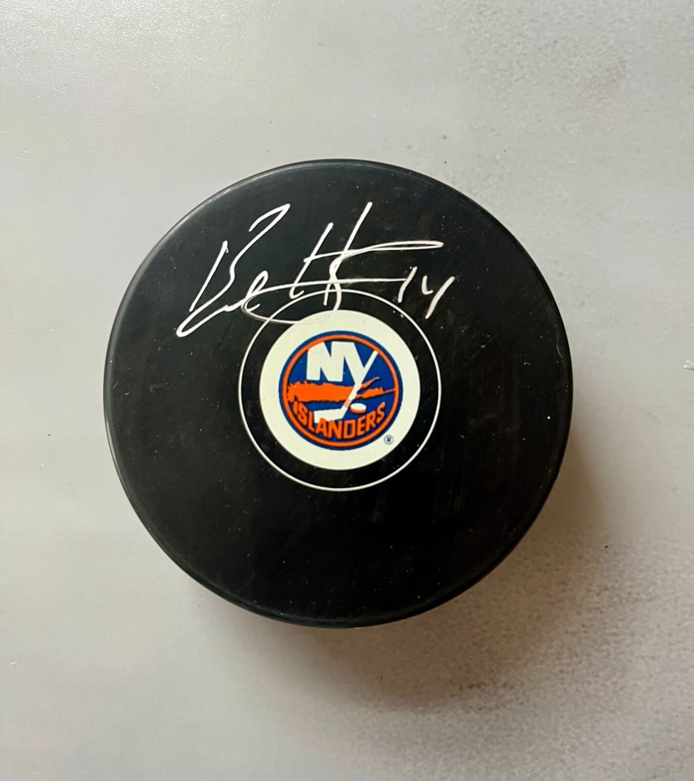 Bo Horvat Signed New York Islanders NHL Puck with Case: Bo Horvat Signed New York Islanders NHL Puck with Case This official New York Islanders NHL logo puck features the pristine signature of superstar Bo Horvat. Acquired during a private signing with Fro