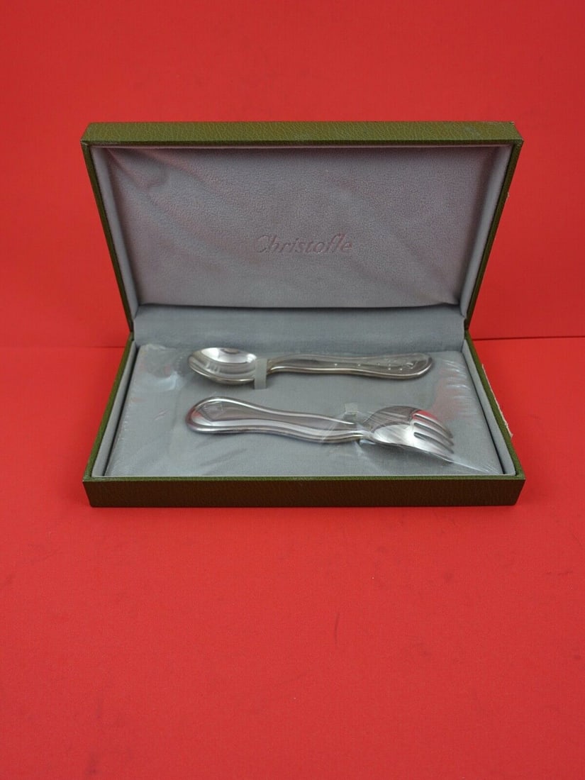 Christofle Folletto Fairy Silverplate 2-Piece Child Dinner Set 5 Inch Original Box: Christofle Folletto Fairy Silverplate 2-Piece Child Dinner Set 5 Inch Original Box This charming 2-piece child dinner set features the delightful Folletto (Fairy) pattern by Christofle, crafted from h