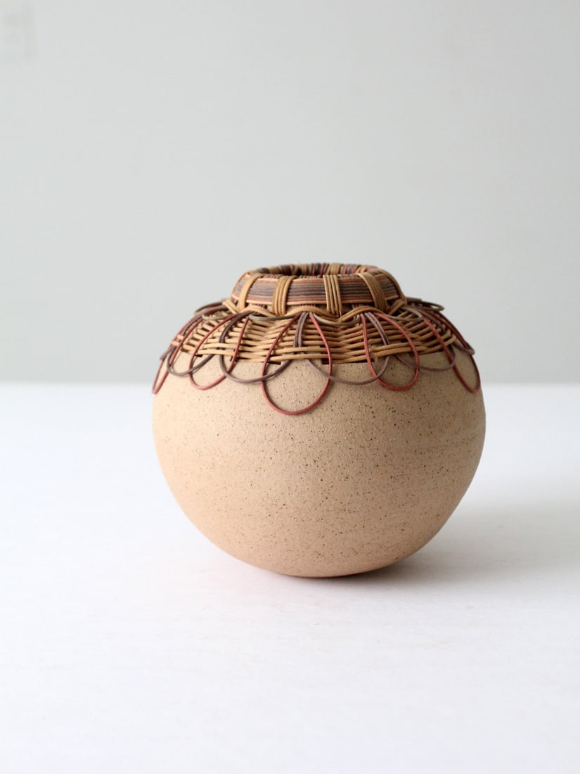 Hilda Kidd Wiesenmeyer Vintage Basket Pottery Vase 6.5 inch: Hilda Kidd Wiesenmeyer Vintage Basket Pottery Vase 6.5 inch This vintage studio pottery vase by artist Hilda Kidd Wiesenmeyer is in her signature style, called "basket pottery." The bulbous natural te