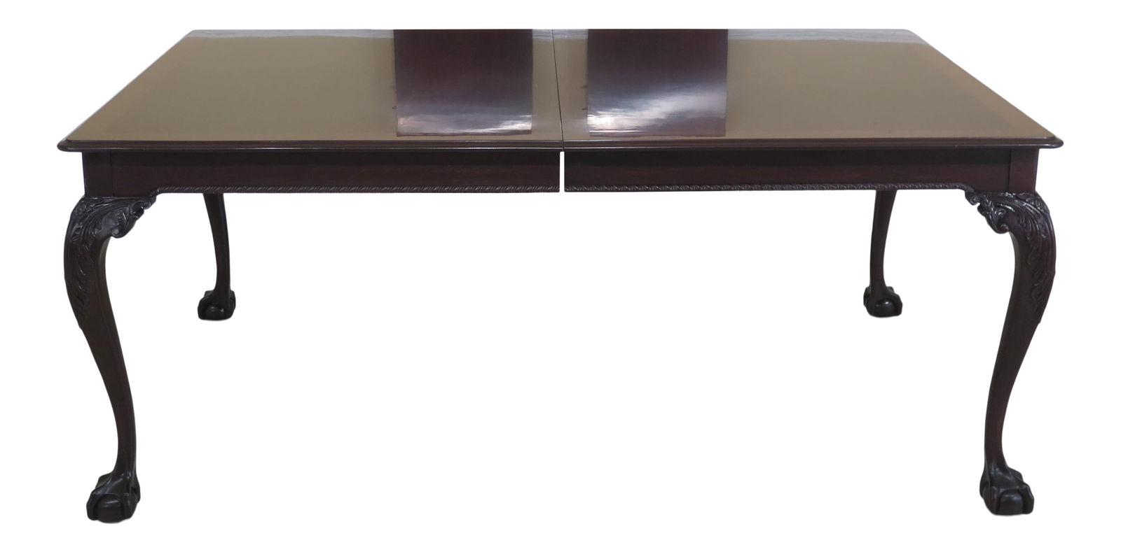 Vintage Mahogany Ball & Claw Dining Table: Vintage Mahogany Ball & Claw Dining Table This exquisite Vintage Stickley Dining Room Table showcases the timeless elegance of Chippendale design, featuring beautifully carved ball and claw feet. Craf